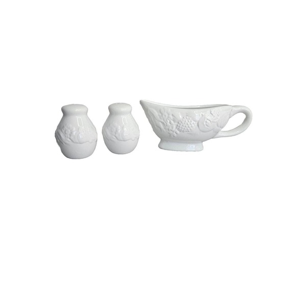 White Ceramic Gravy Boat Salt Pepper Shaker Set Thanksgiving Pumpkin Squash Fall - Picture 2 of 16